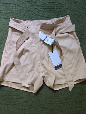 sofia by sofia vergara Beige High-Waist Tie-Belt Shorts